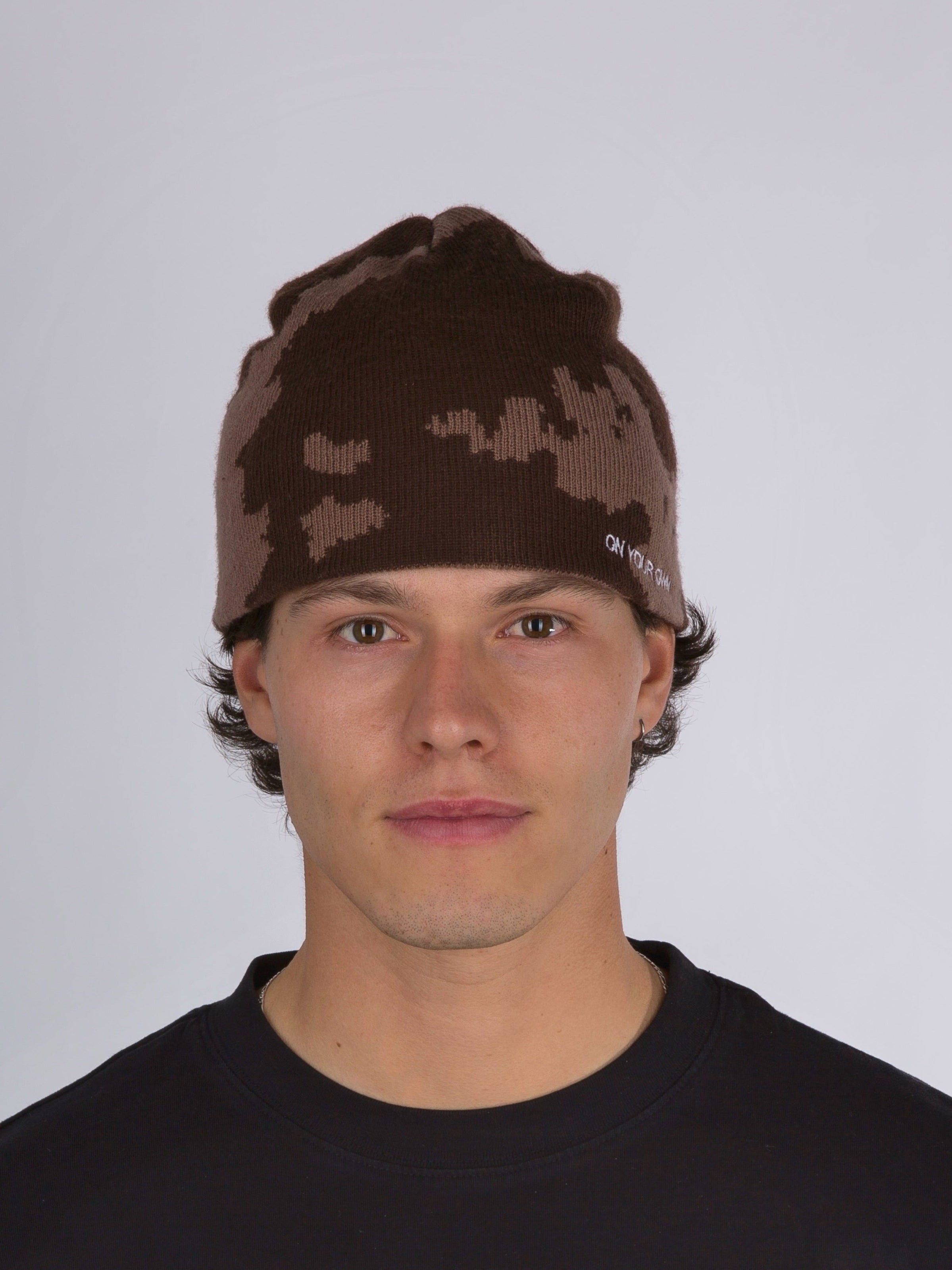 PATTERN BEANIE – BROWN