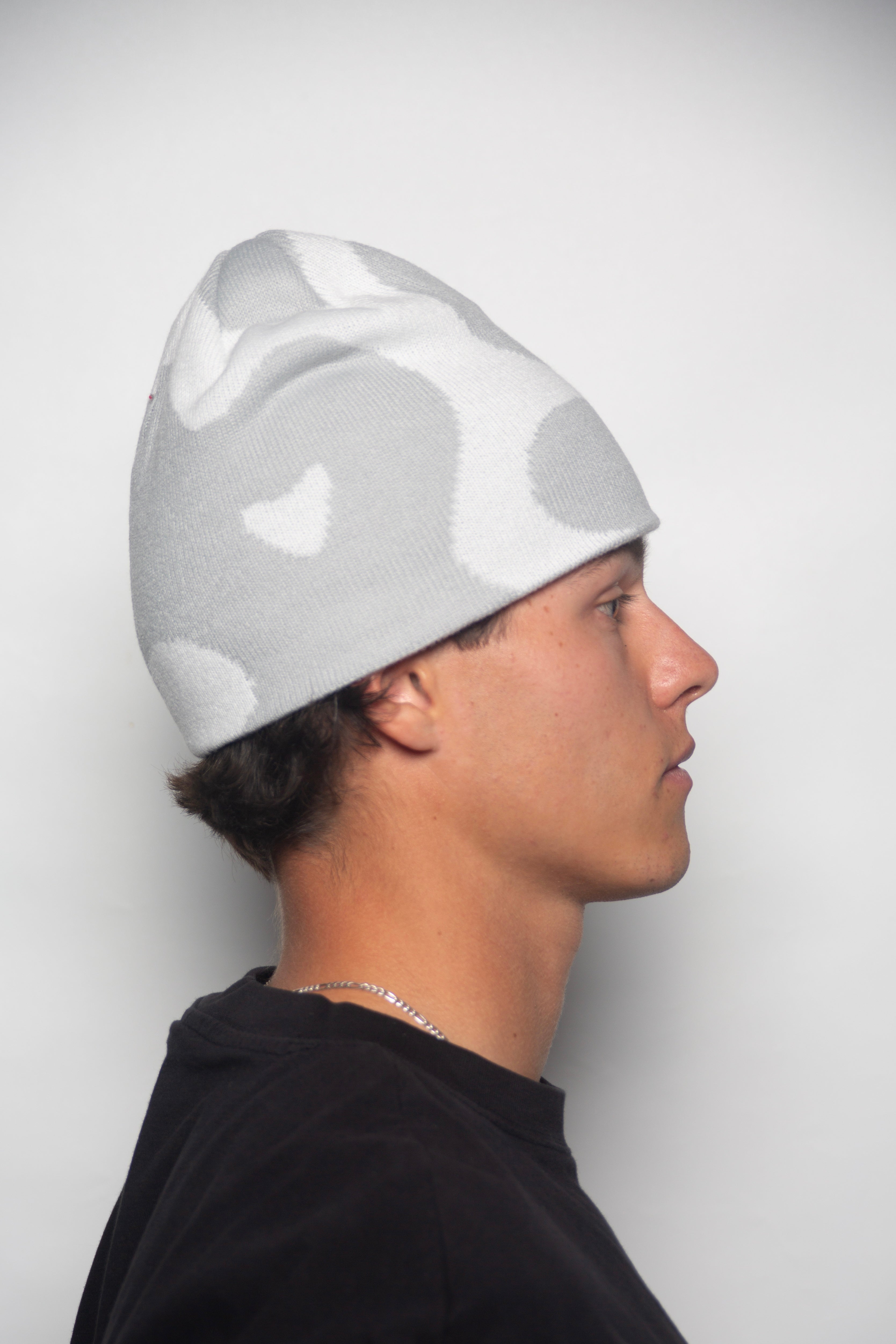 PATTERN BEANIE – GREY