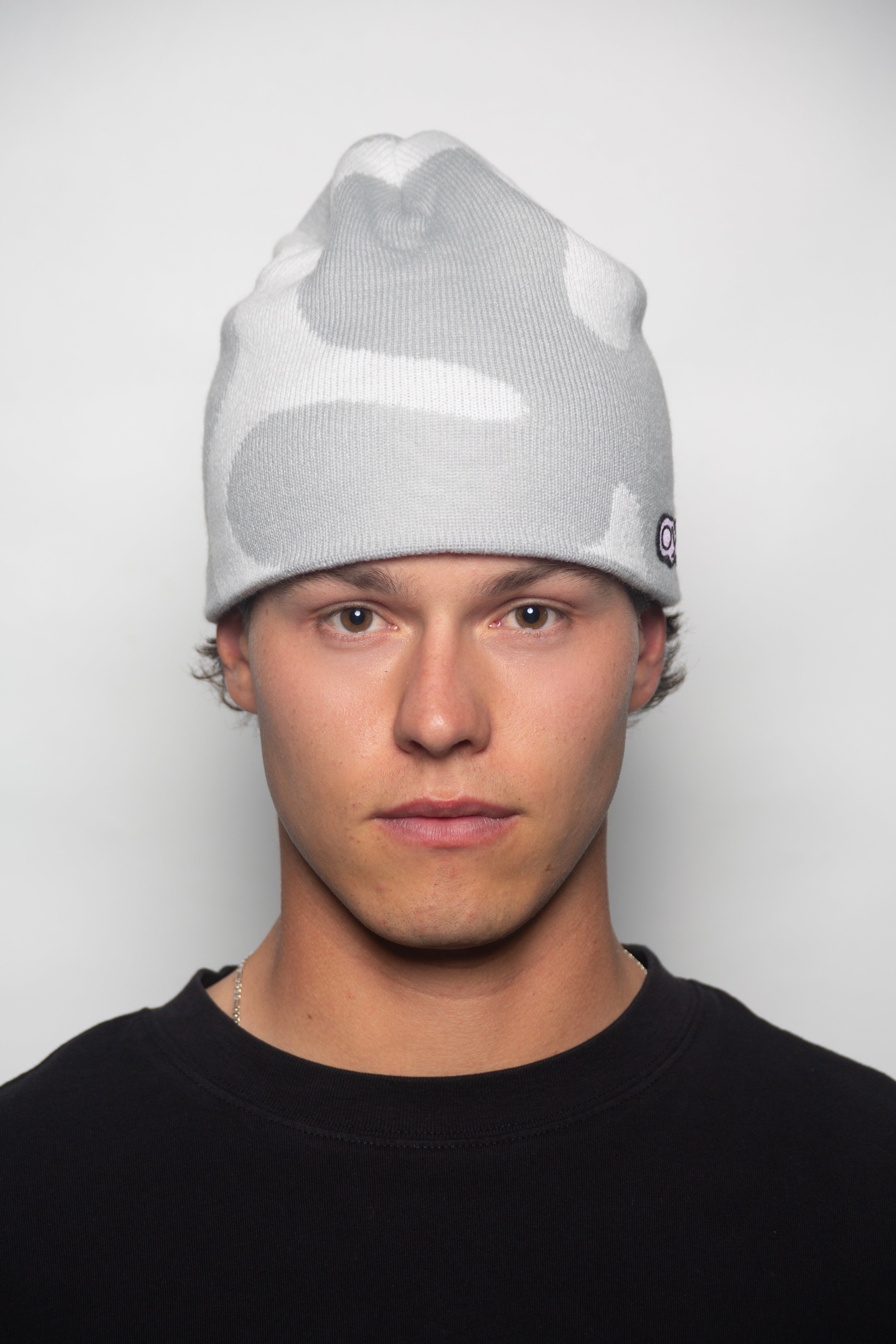 PATTERN BEANIE – GREY